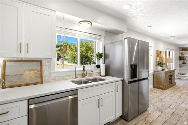 555 E PAGES LN, Centerville, UT 84014