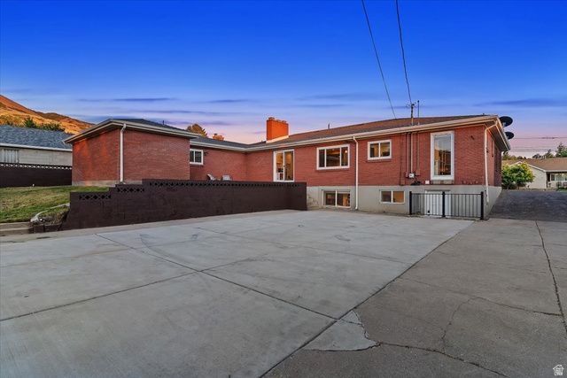 555 E PAGES LN, Centerville, UT 84014