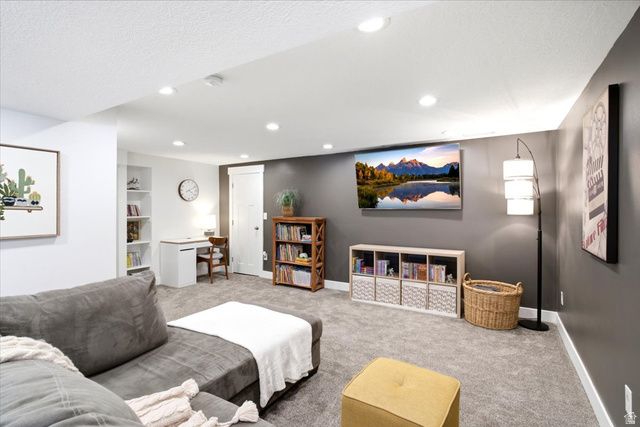 555 E PAGES LN, Centerville, UT 84014