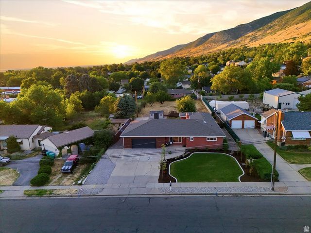 555 E PAGES LN, Centerville, UT 84014