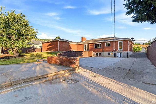 555 E PAGES LN, Centerville, UT 84014