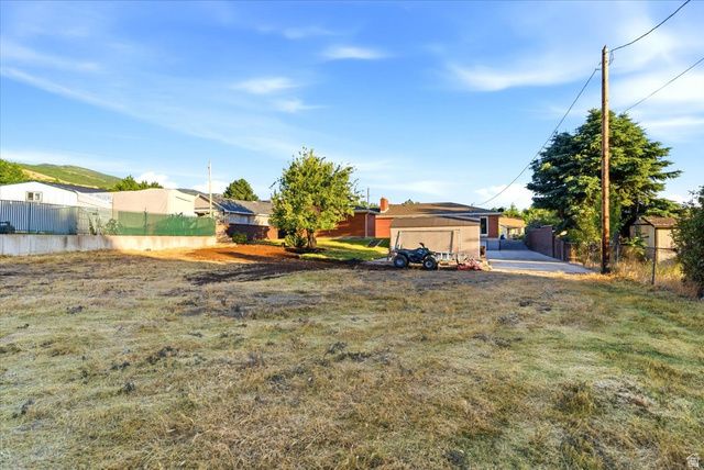 555 E PAGES LN, Centerville, UT 84014