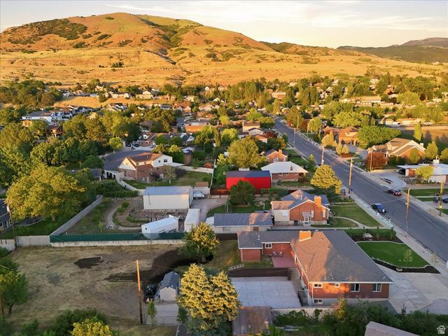 555 E PAGES LN, Centerville, UT 84014