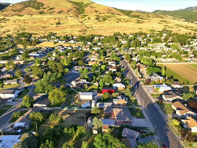 555 E PAGES LN, Centerville, UT 84014