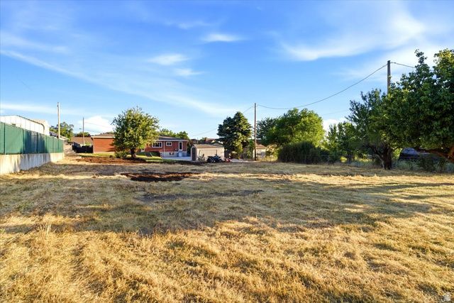 555 E PAGES LN, Centerville, UT 84014