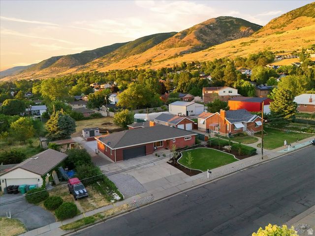 555 E PAGES LN, Centerville, UT 84014