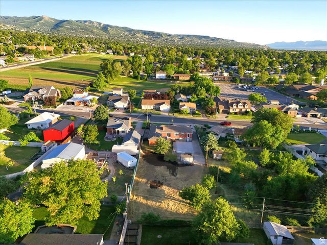 555 E PAGES LN, Centerville, UT 84014
