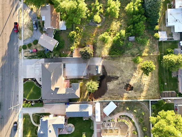 555 E PAGES LN, Centerville, UT 84014