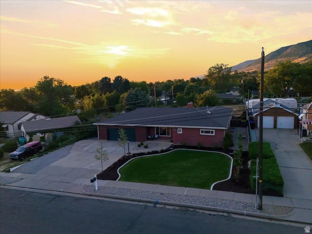 555 E PAGES LN, Centerville, UT 84014