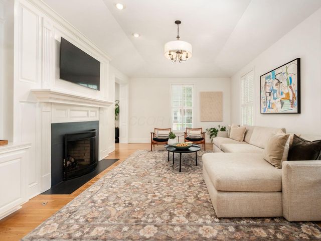 7334 Berkley Square S, New Albany, OH 43054