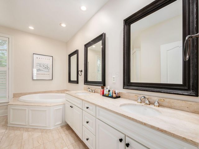 7334 Berkley Square S, New Albany, OH 43054
