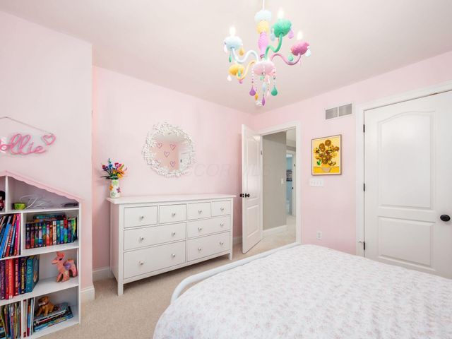 7334 Berkley Square S, New Albany, OH 43054