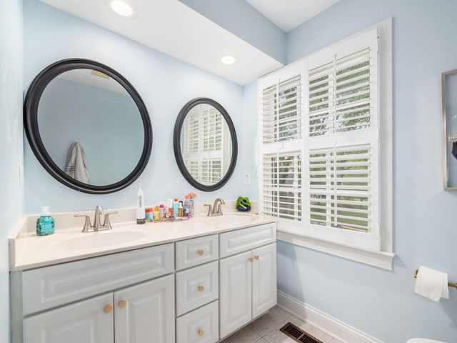 7334 Berkley Square S, New Albany, OH 43054