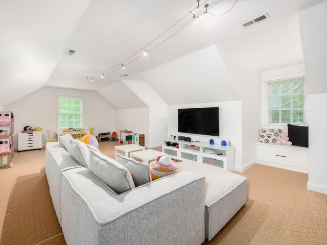 7334 Berkley Square S, New Albany, OH 43054