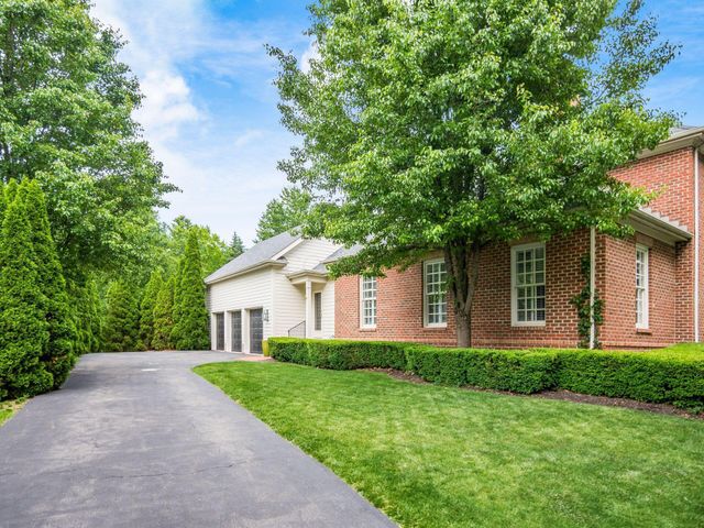 7334 Berkley Square S, New Albany, OH 43054
