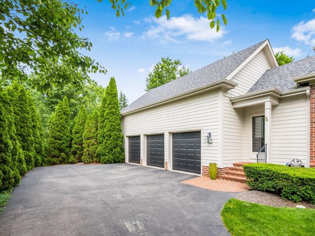 7334 Berkley Square S, New Albany, OH 43054