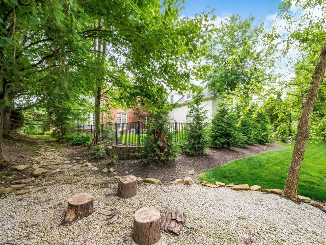 7334 Berkley Square S, New Albany, OH 43054