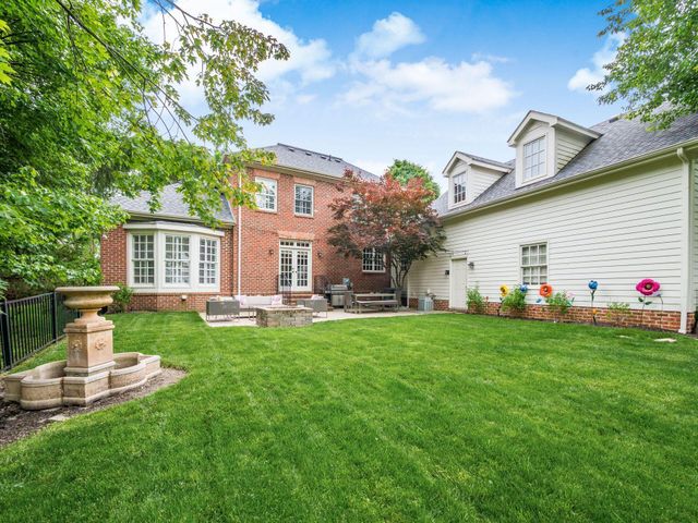 7334 Berkley Square S, New Albany, OH 43054