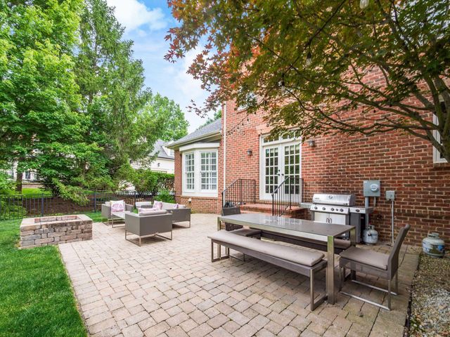 7334 Berkley Square S, New Albany, OH 43054