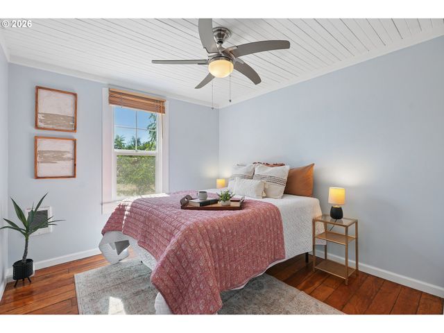 7922 N IVANHOE St, Portland, OR 97203