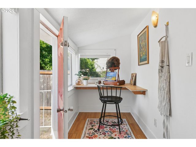 7922 N IVANHOE St, Portland, OR 97203