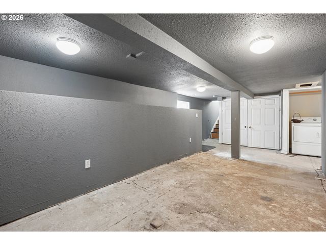 7922 N IVANHOE St, Portland, OR 97203