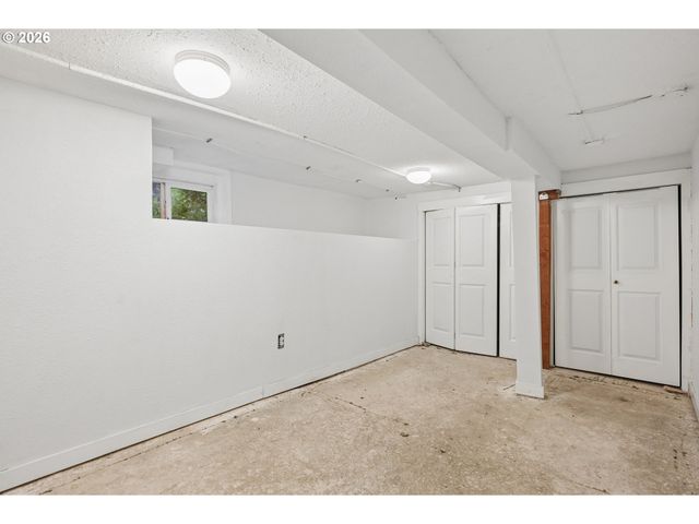 7922 N IVANHOE St, Portland, OR 97203