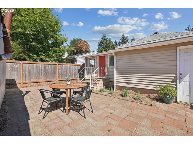 7922 N IVANHOE St, Portland, OR 97203