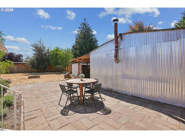 7922 N IVANHOE St, Portland, OR 97203