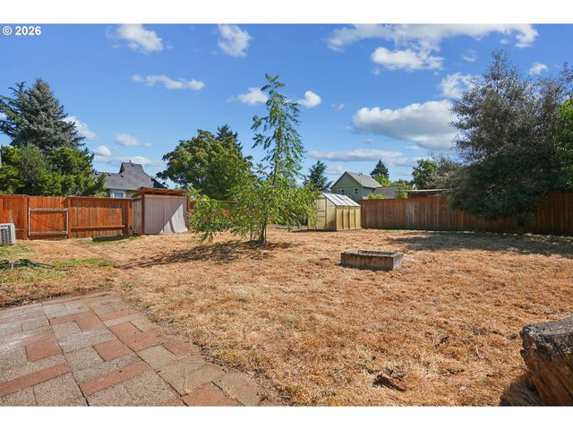 7922 N IVANHOE St, Portland, OR 97203
