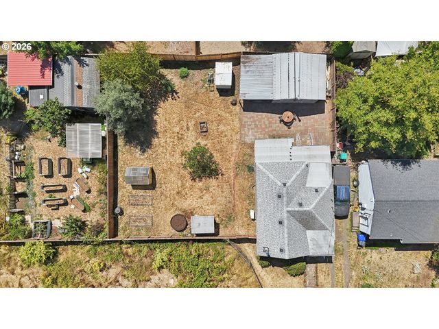 7922 N IVANHOE St, Portland, OR 97203