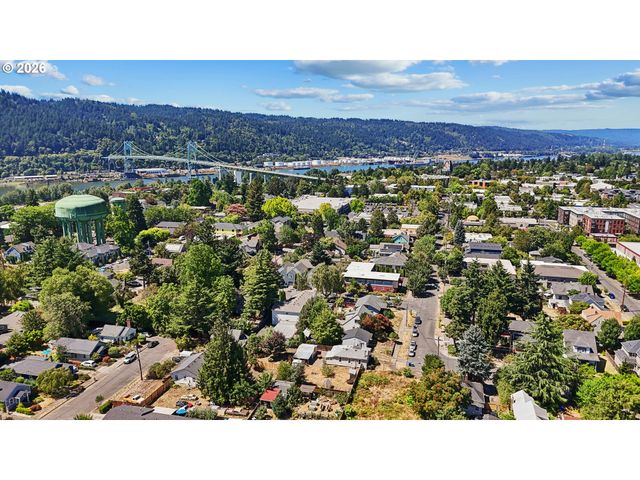 7922 N IVANHOE St, Portland, OR 97203