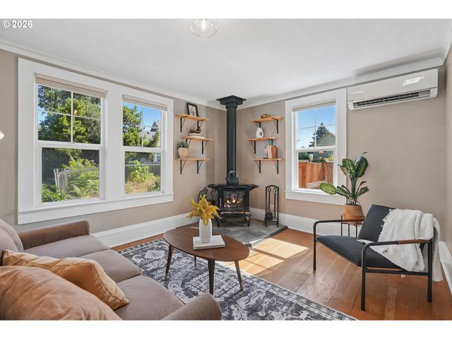 7922 N IVANHOE St, Portland, OR 97203