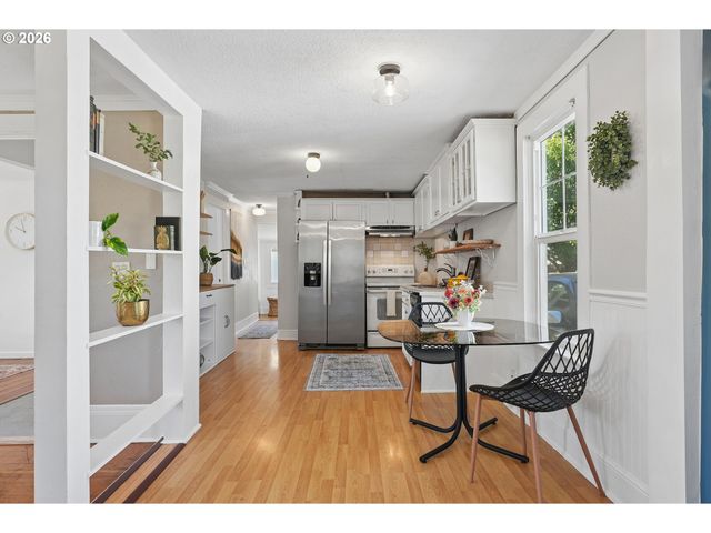 7922 N IVANHOE St, Portland, OR 97203