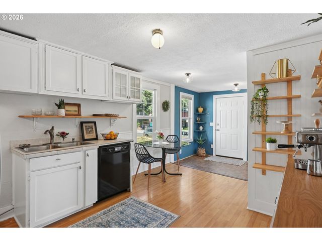 7922 N IVANHOE St, Portland, OR 97203