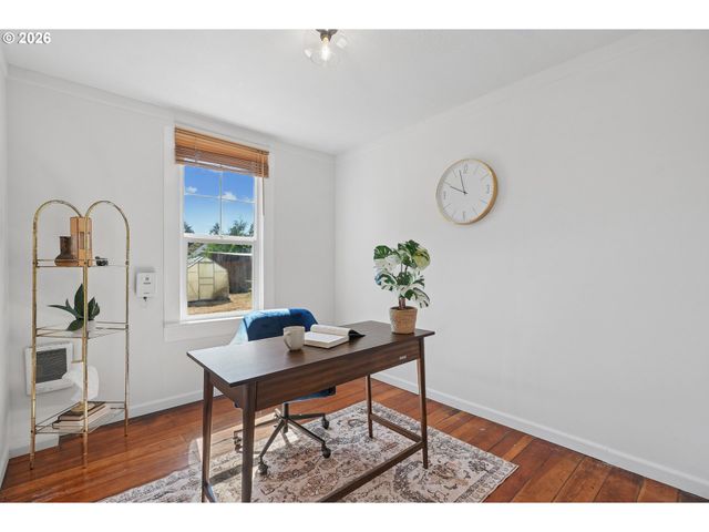 7922 N IVANHOE St, Portland, OR 97203