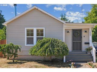 7922 N IVANHOE St, Portland, OR 97203