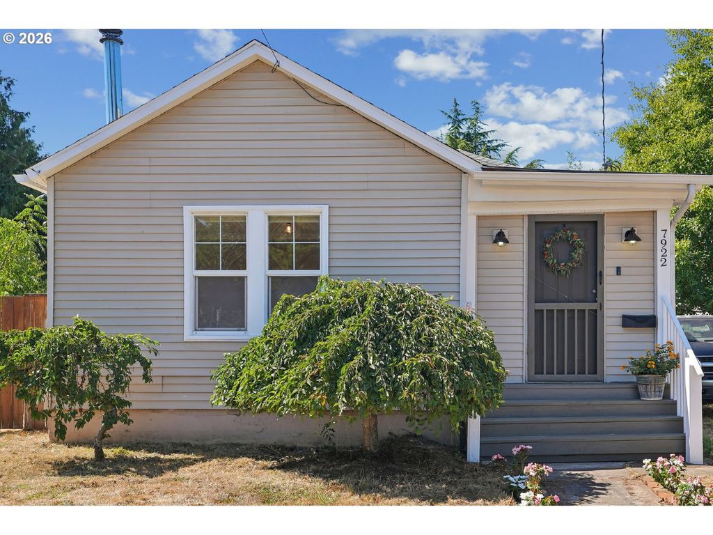 7922 N IVANHOE St, Portland, OR 97203