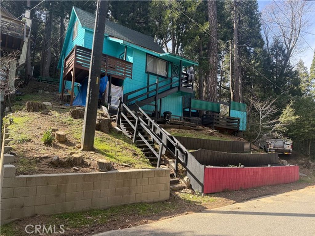 744 Woodland, Crestline, CA 92325