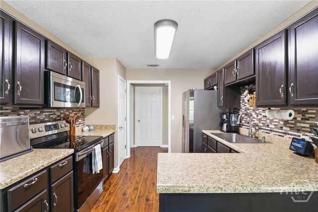 538 Cobblestone Circle, Bloomingdale, GA 31302