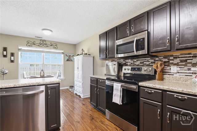 538 Cobblestone Circle, Bloomingdale, GA 31302