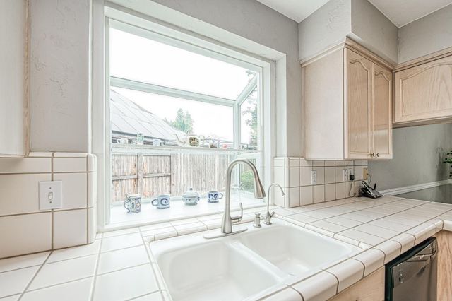 2343 E Chennault Avenue, Fresno, CA 93720