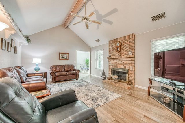 2343 E Chennault Avenue, Fresno, CA 93720