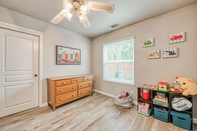 2343 E Chennault Avenue, Fresno, CA 93720