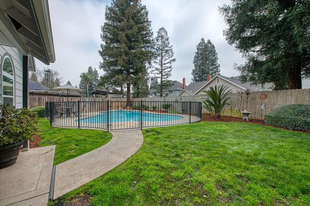 2343 E Chennault Avenue, Fresno, CA 93720