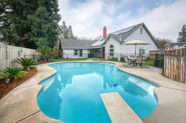 2343 E Chennault Avenue, Fresno, CA 93720