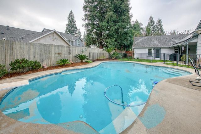 2343 E Chennault Avenue, Fresno, CA 93720