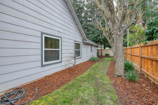 2343 E Chennault Avenue, Fresno, CA 93720