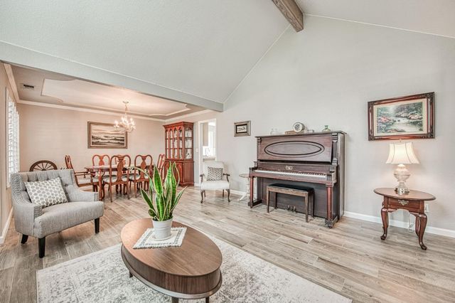 2343 E Chennault Avenue, Fresno, CA 93720