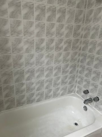 8143 S Colfax Avenue, Chicago, IL 60617